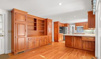 79 Bayberry Ln, Barnstable, MA 02630