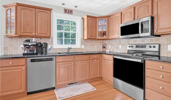 5 WEYMOUTH Ln, Coventry, RI 02816