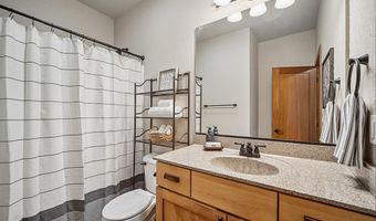1203 NE 47th St, Ankeny, IA 50021