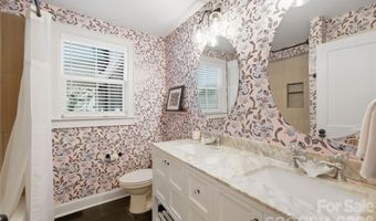 2424 Kingsbury Dr, Charlotte, NC 28205