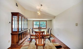 10 7th St, Aberdeen, NJ 07747