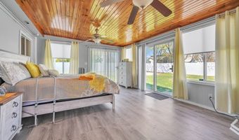 31 Darling St, Acushnet, MA 02743