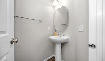2794 Ashcombe Dr, Ann Arbor, MI 48105