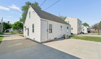 1352 W COMMERCIAL St, Appleton, WI 54914