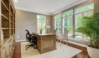 20405 SAVIN HILL Dr, Ashburn, VA 20147