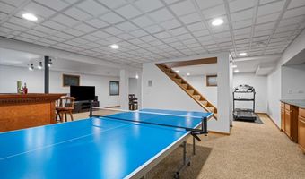 1713 Edgewood Dr, Algonquin, IL 60102
