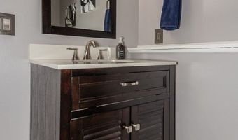 911 Lloyd Ave, Aurora, OH 44202