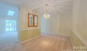 902 Woodlea Ct, Asheville, NC 28806