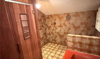 6400 Juniper Dr, Amherst, OH 44001