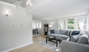 15 Elizabeth Rd, Canton, CT 06019