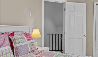 2 Lasalle Pl, Newport, RI 02840