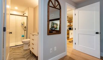 15 Castle St 9, East Greenwich, RI 02818