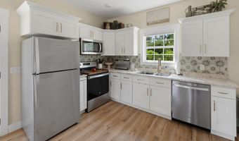 70 Blueberry St, Baxley, GA 31513