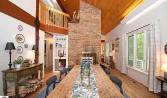 6001 S Hlavka Hls, Maple City, MI 49664