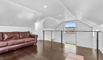 593 Crowson Rd, Ashland, OR 97520
