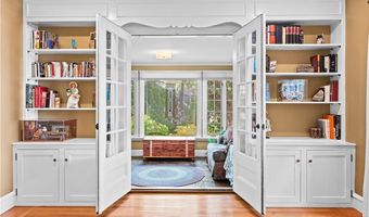 237 Highland Ave, Warwick, RI 02886