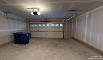 2708 S Spurway Dr, Ann Arbor, MI 48105