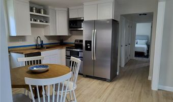 10 Reardon Dr, Middletown, RI 02842
