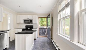 7 Marsh St, Newport, RI 02840