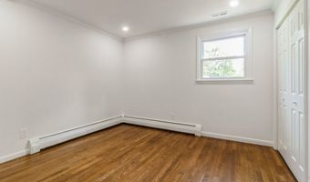 8 Laurel Dr, Brookfield, CT 06804