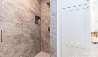 32 Greenwood Fields Dr, Asheville, NC 28804