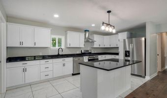 116 E Hadley St, Aurora, MO 65605