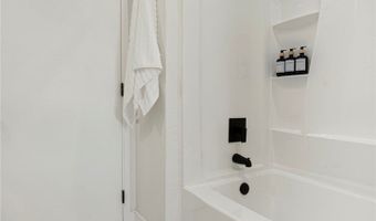 14204 Tehachapi Rd, Apple Valley, CA 92307