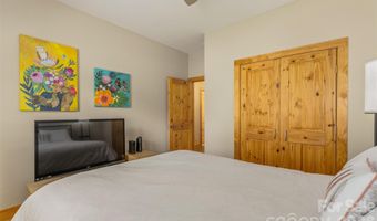 48 River Walk Dr, Asheville, NC 28804