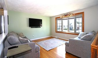 62 Valleybrook Dr, East Providence, RI 02914