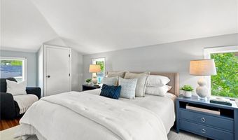 32 King Philip Ave, Barrington, RI 02806