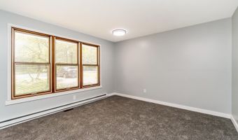 18 Holiday Dr, Albrightsville, PA 18210