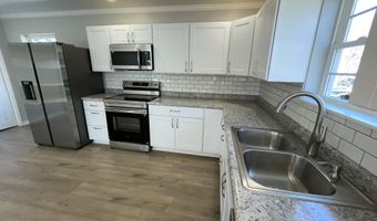 913 Pine Ave, Alma, MI 48801