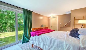33 W Main Rd, Little Compton, RI 02837