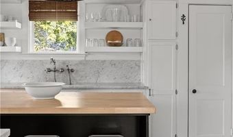 193 Coggeshall Ave, Newport, RI 02840