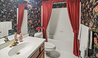 9 Spring Lake Ct, Barnegat, NJ 08005