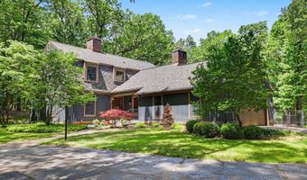 385 Greentree Ln NE, Ada, MI 49301