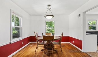 7133 Circleview Dr, Affton, MO 63123