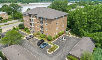 941 N Swift Rd 201, Addison, IL 60101