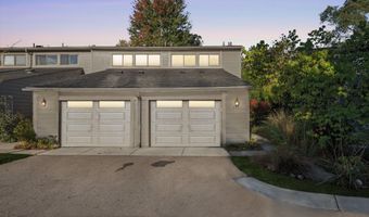747 Peninsula Ct, Ann Arbor, MI 48105