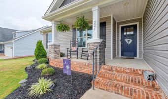 221 Little Man Dr, Boiling Springs, SC 29316
