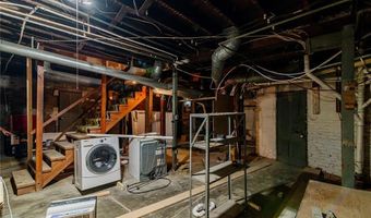 708 N 5th St, Atchison, KS 66002