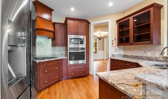103 Village Pointe Ln, Asheville, NC 28803