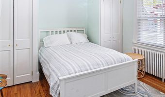 28 W Narragansett Ave, Newport, RI 02840