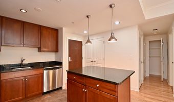 1020 N HIGHLAND St 807, Arlington, VA 22201