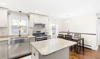 41 Yeoman Ave, Cranston, RI 02920