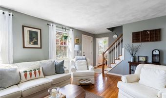 43 Academy Ave, Bristol, RI 02809