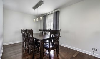 1631 S Surrey Ridge Dr, Arlington Heights, IL 60005