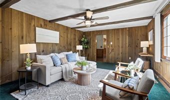 4 Karen Ln, Bristol, RI 02809