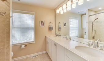 715 W Whiting Ln, Arlington Heights, IL 60004