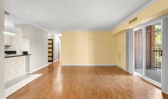 1615 E CENTRAL Rd 218C, Arlington Heights, IL 60005